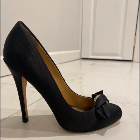 Badgley Mischka Shoes - Beautiful black Badgley Mischka pumps
